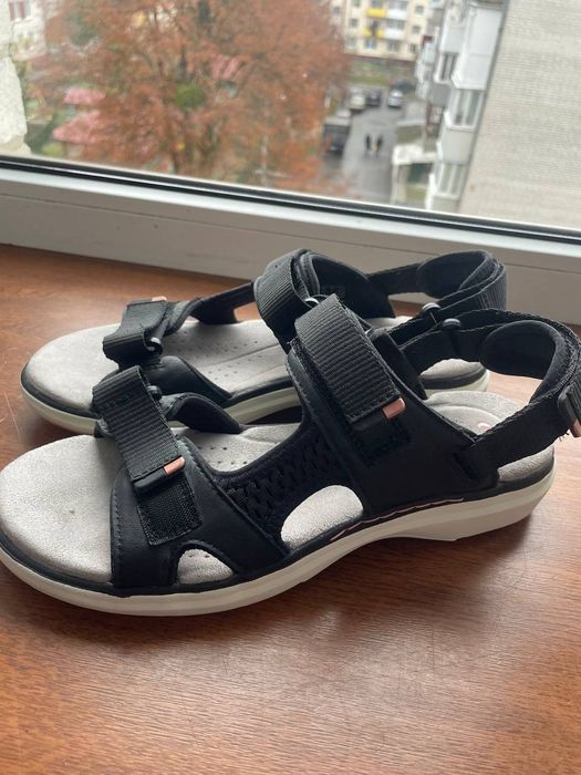 Босоніжки Clarks 41р. Стан нових.