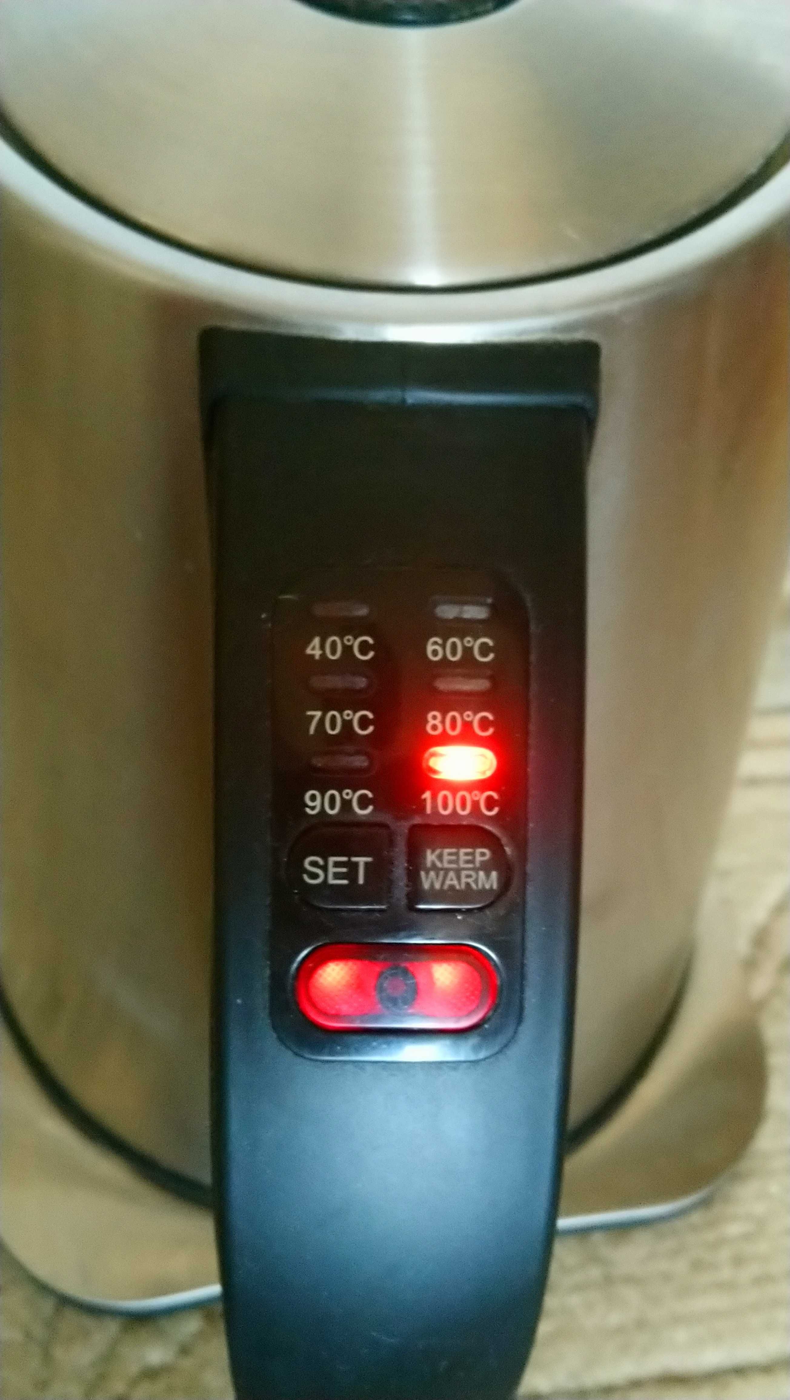 Czajnik elektryczny z regulatorem temperatury