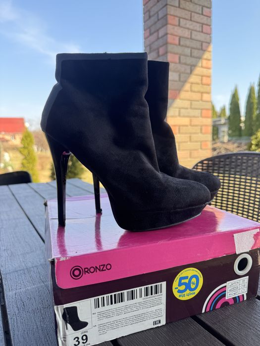 Жіночі ботинки, черевики, ботільони