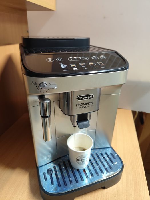 Кавомашина Delonghi magnifica evo