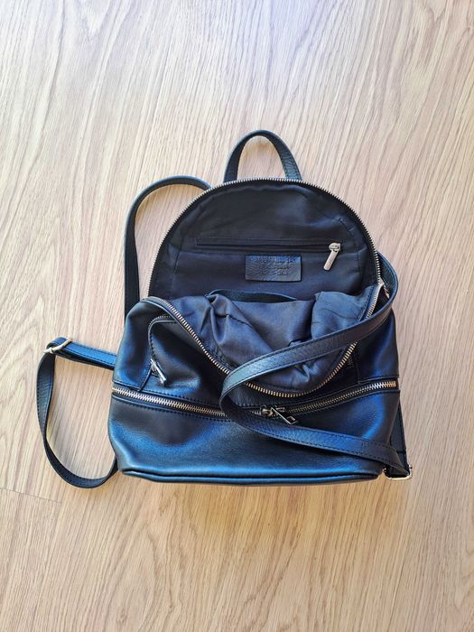 mochila preta em pele