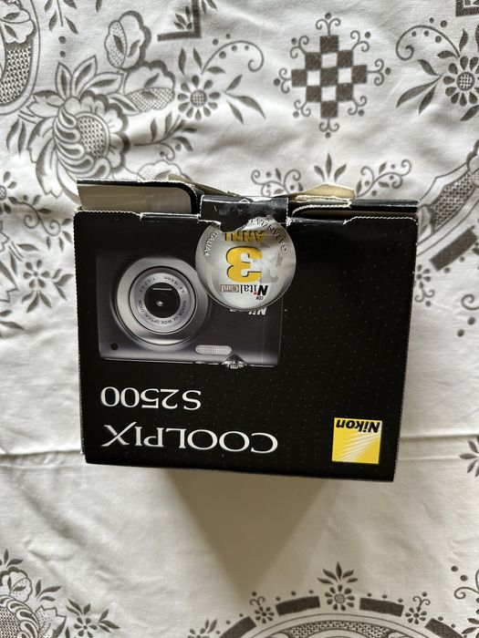Nikon Coolpix S2500 - Como nova na caixa