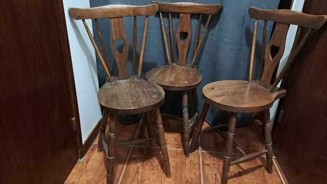 Cadeiras de Rabo de Bacalhau, antigas, em bom estado