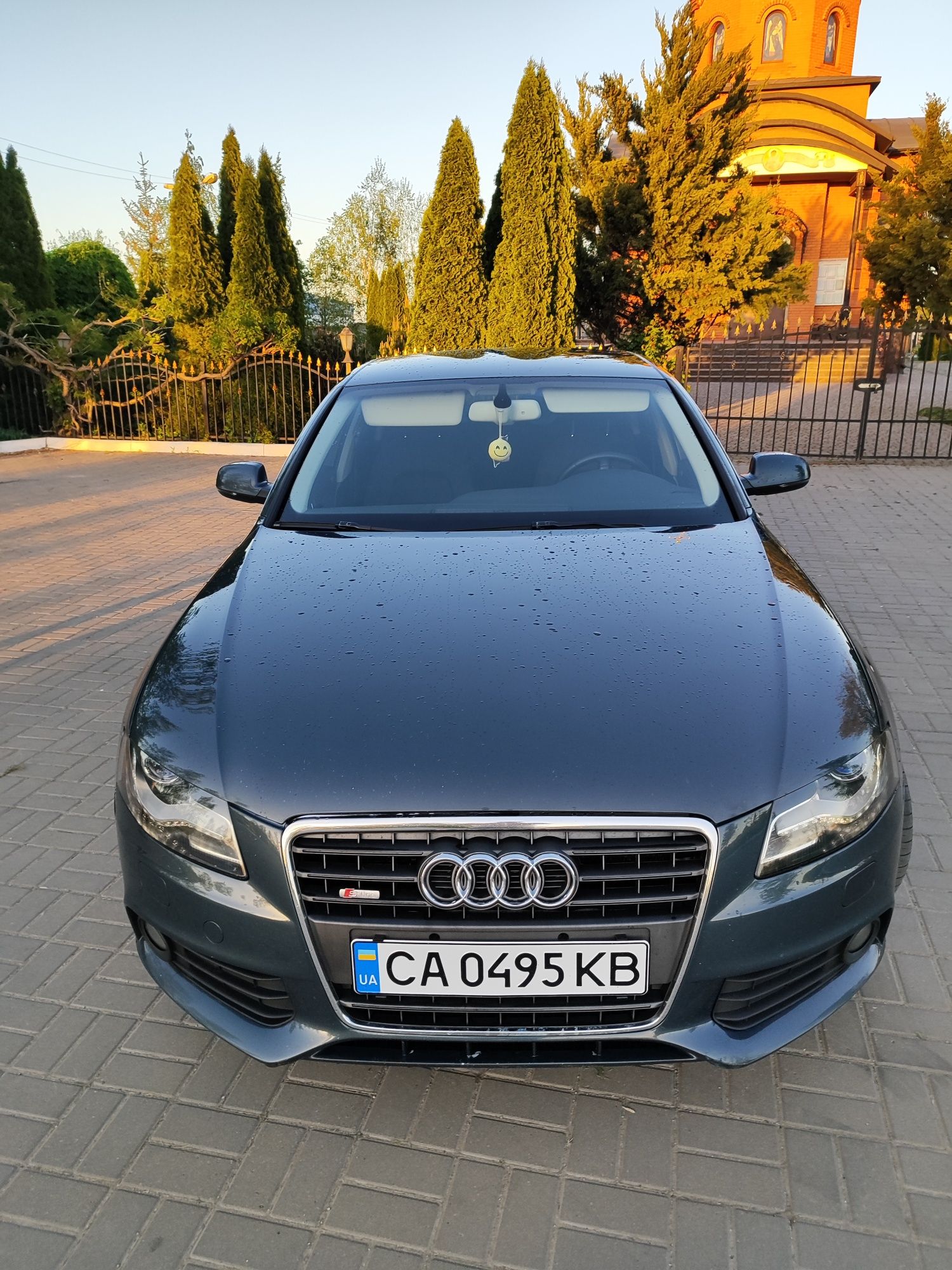 Продам своє авто  Audi A4 B8.