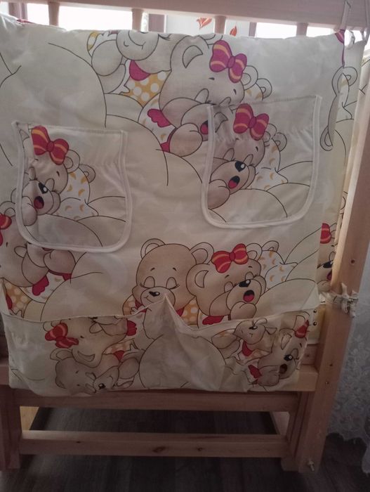 Дерев'яне дитяче ліжечко з маятником та бортиками