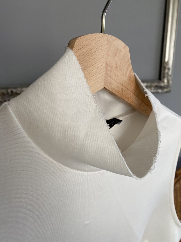 Crop top Zara biały półgolf bluzka bez rękawów