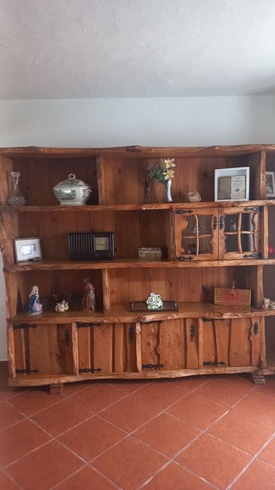 Móvel em madeira chopo