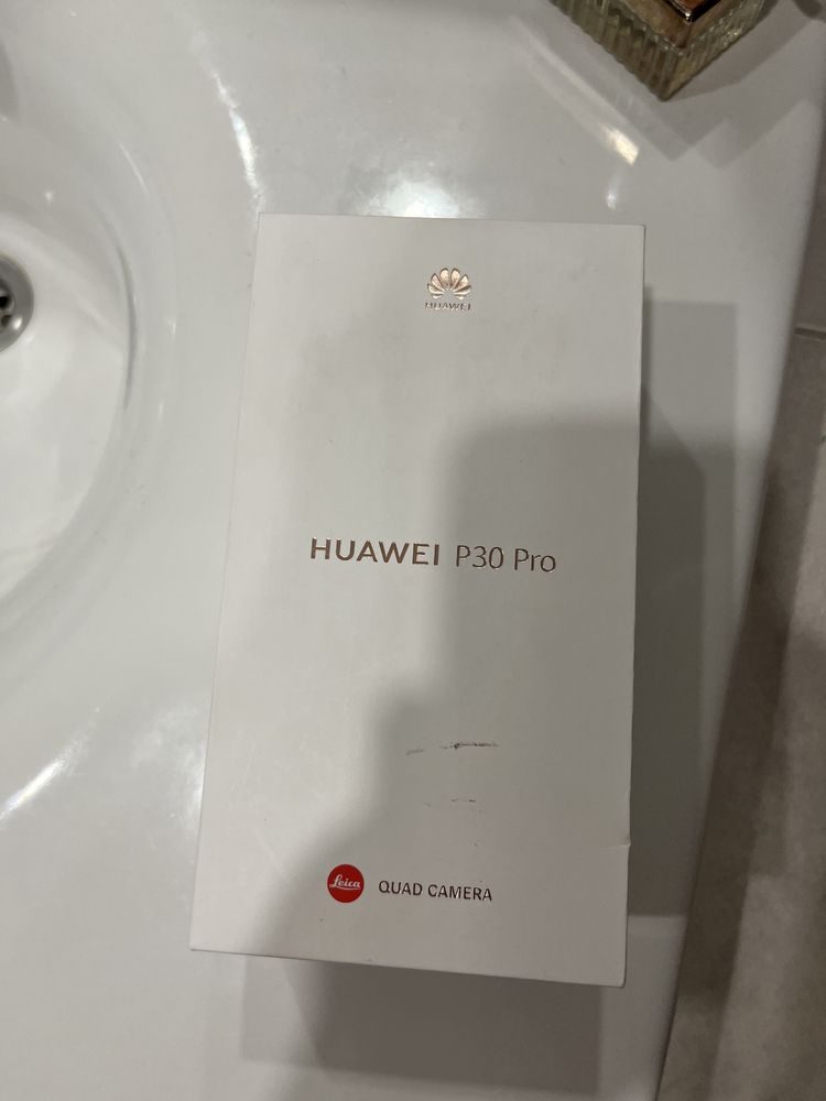 Huawei P30 PRO 128/6  + Karta pamieci Huawei 128GB