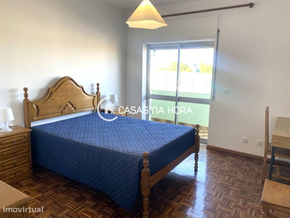 Quarto em Apartamento T3 Mobilado na Charneca de Caparica - Qta Nova