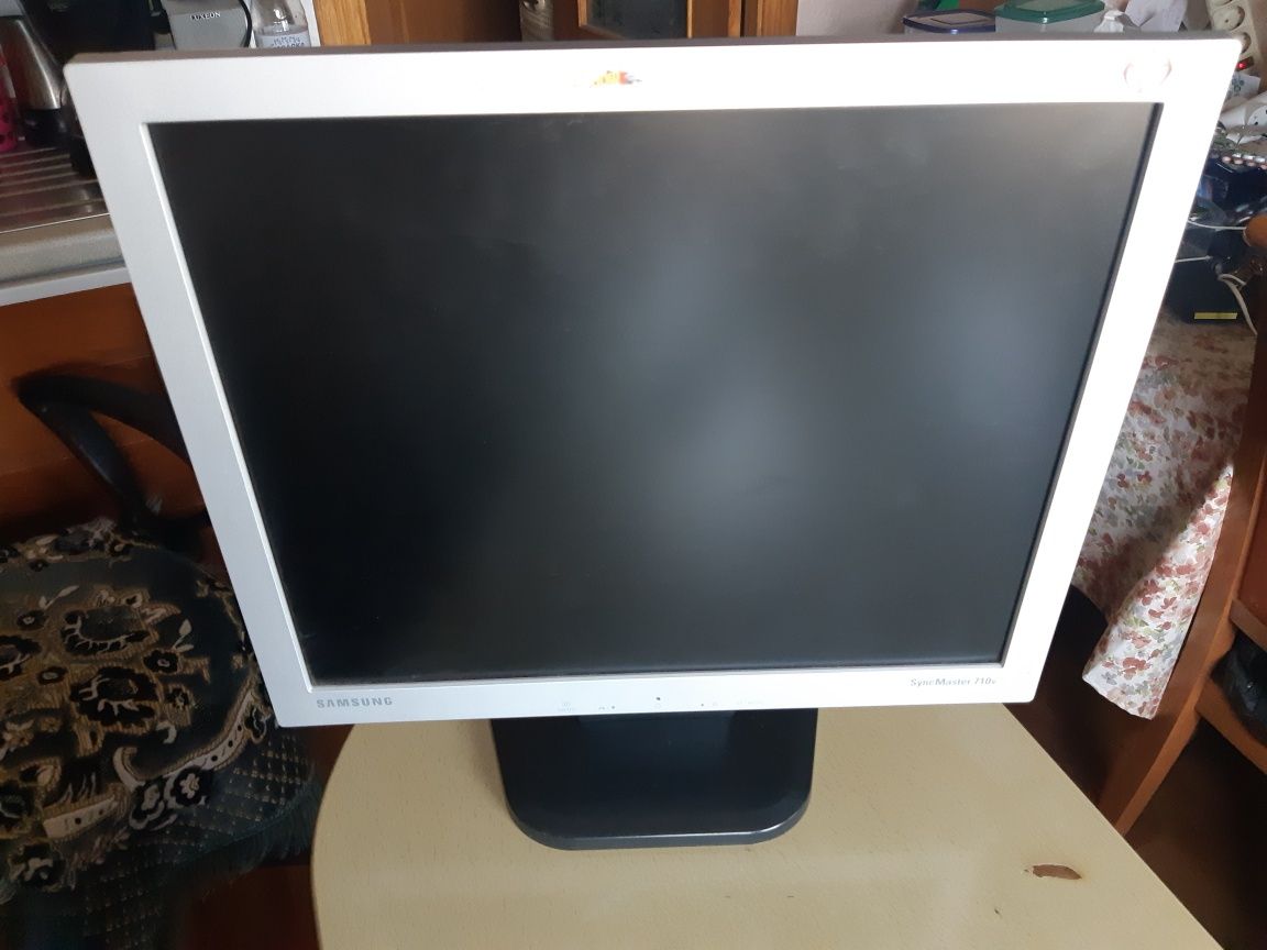 Продам монитор Samsung Sync Master 710v.