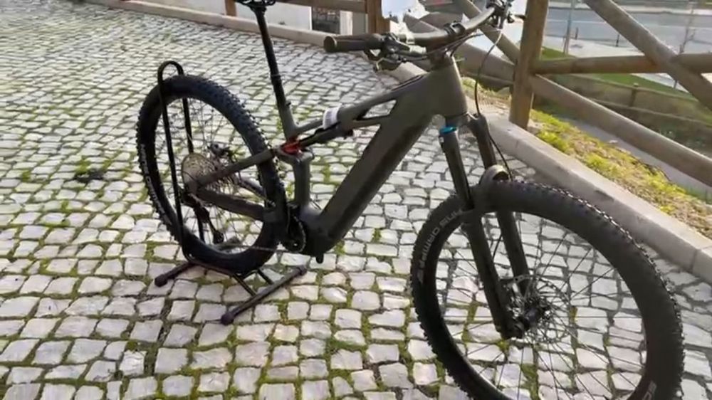 Bicicleta elétrica BTT ebike CUBE 144 SLX