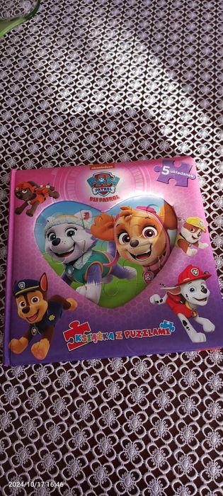Książka Psi Patrol z puzzlami