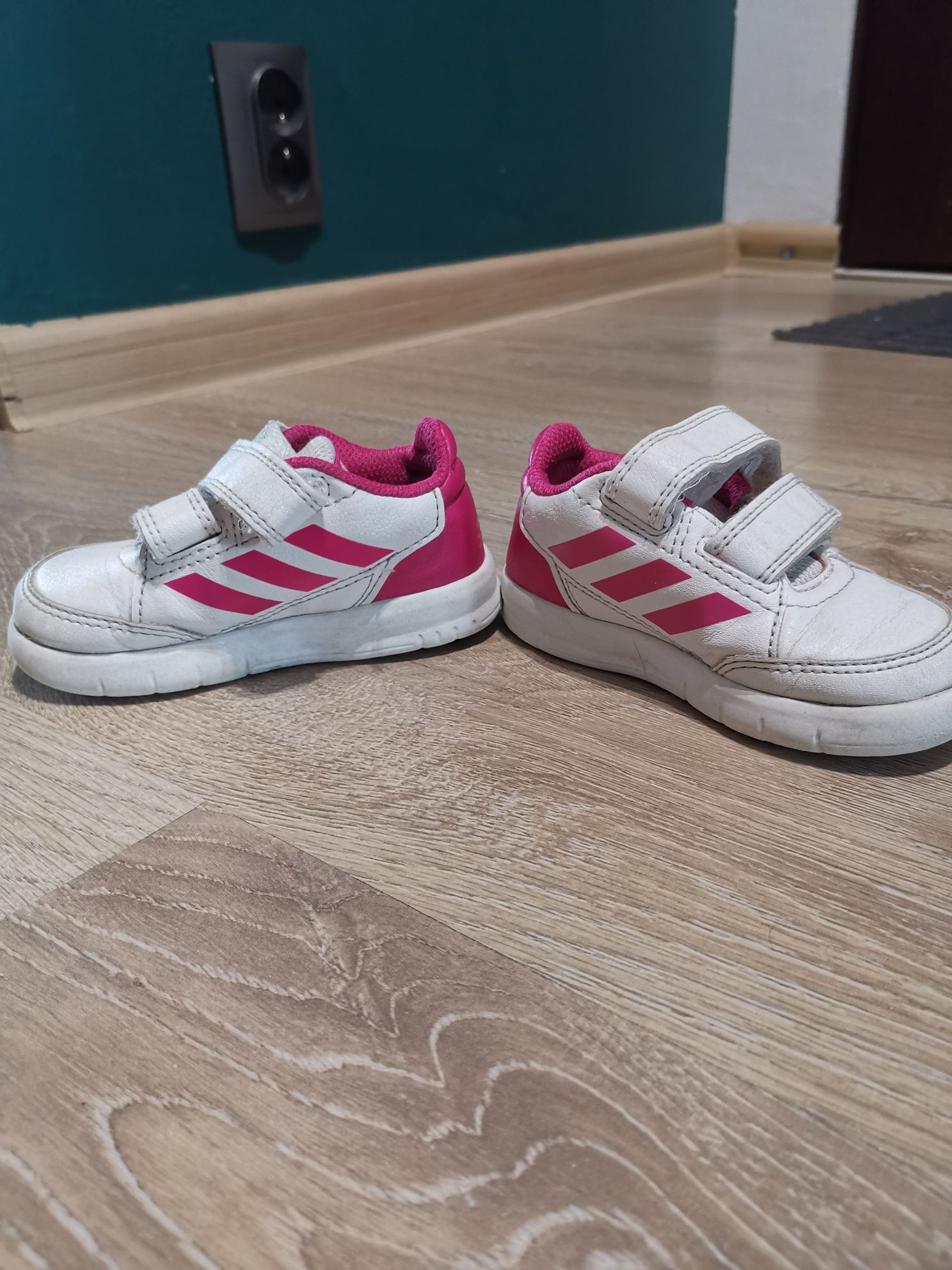 Adidasy niemowlęce na rzepy marki ADIDAS R. 20