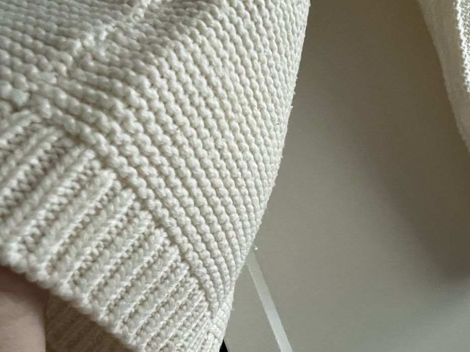 Sweterek golf bialy dziergany H&M XS kremowy