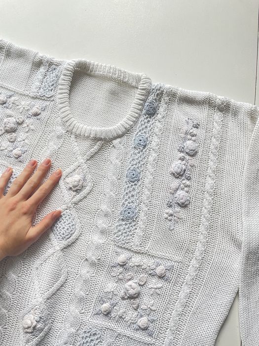 Vintage oversize sweter dziergany biały z naszytym wzorem retro