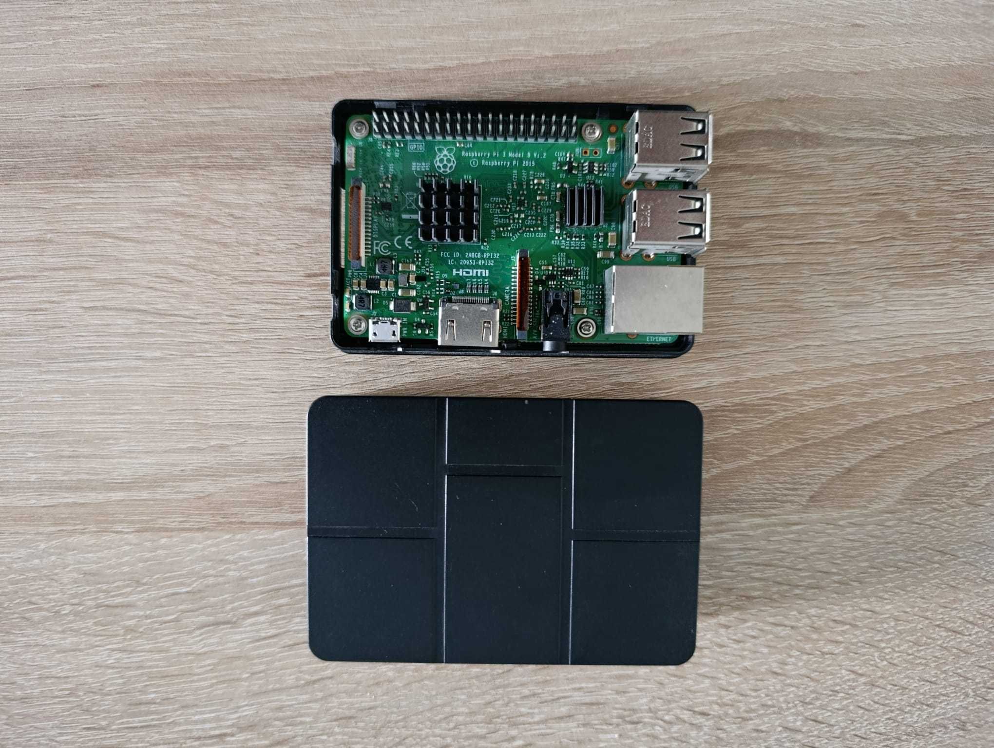 Raspberry Pi 3B (v1.2) z obudową i radiatorami