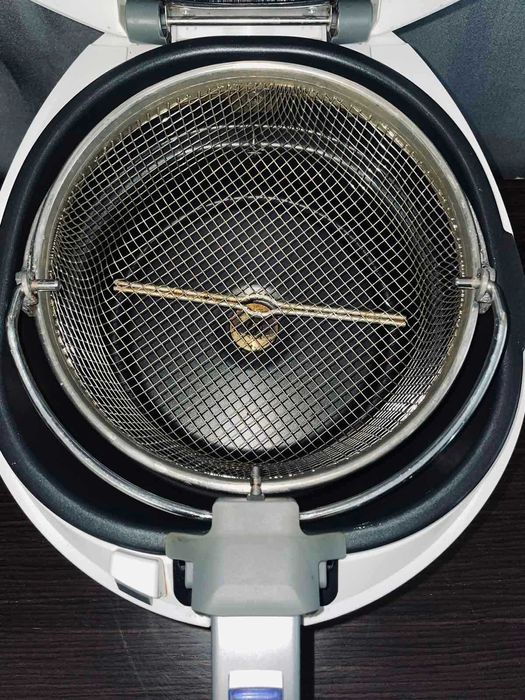 Фритюрница DeLonghi (Делонги) оригинал, корзина с наклоном, как НОВАЯ