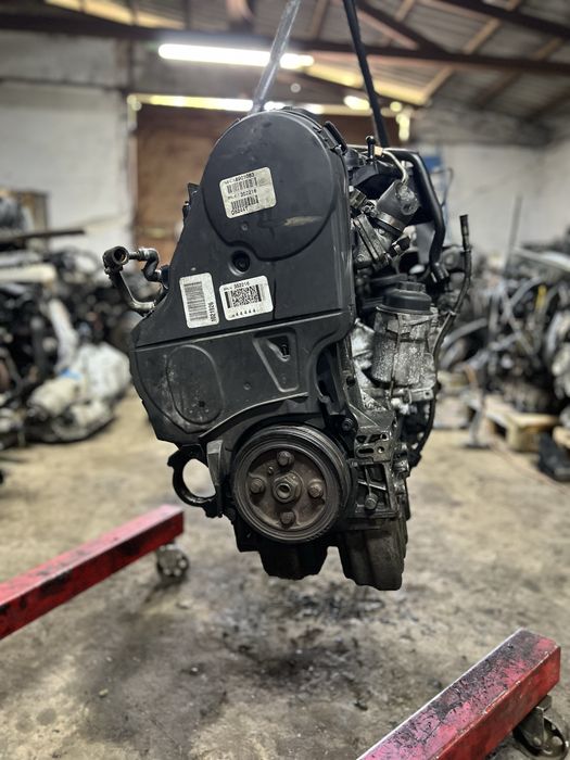 Двигун мотор двигатель 2,4 d5 D5244T Volvo xc70 v70 s60 s80 2.4 tdi