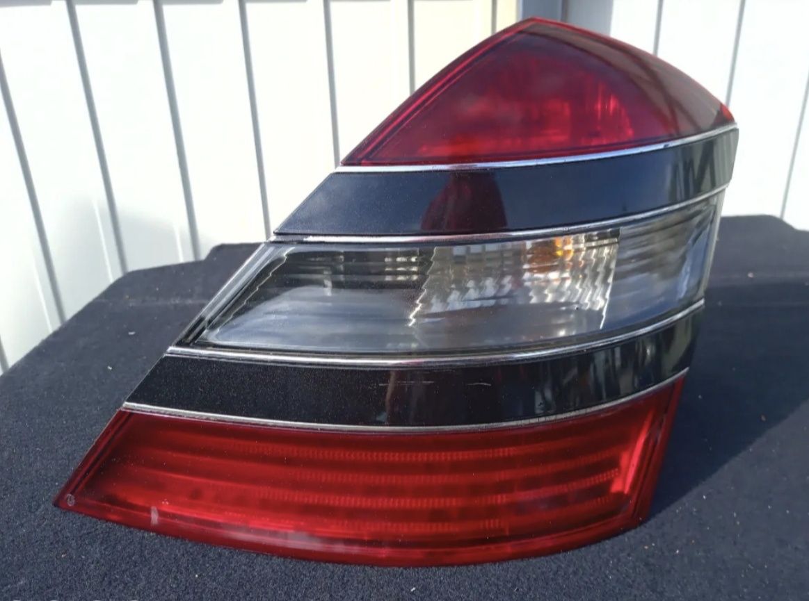 MERCEDES S E221 Lampa Tylna Prawa F-vat