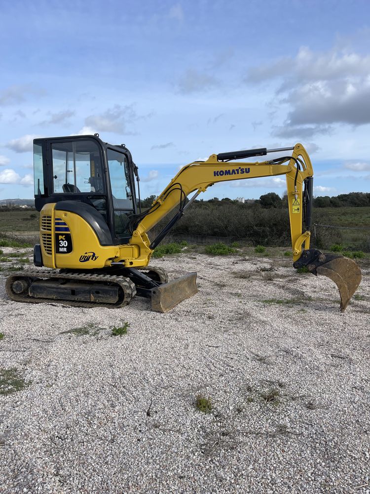 Mini Giratoria / Mini Escavadora Komatsu Pc30-MR2 com 4 baldes e martelo