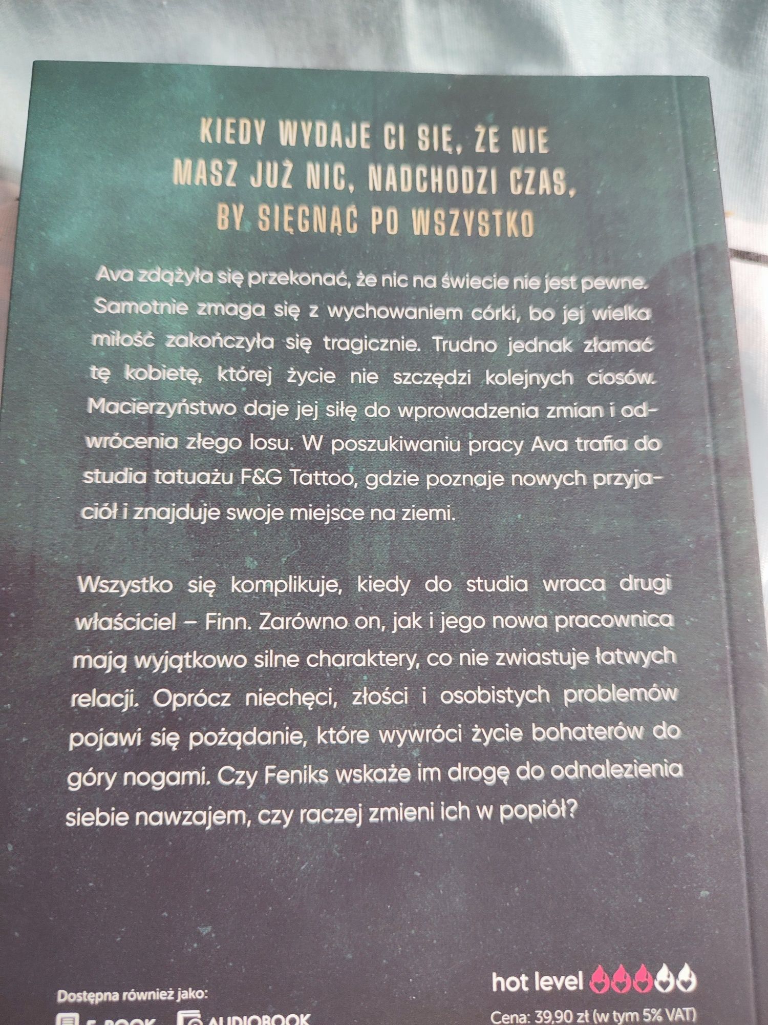 Monika Skabara -" dziewczyna feniksa "