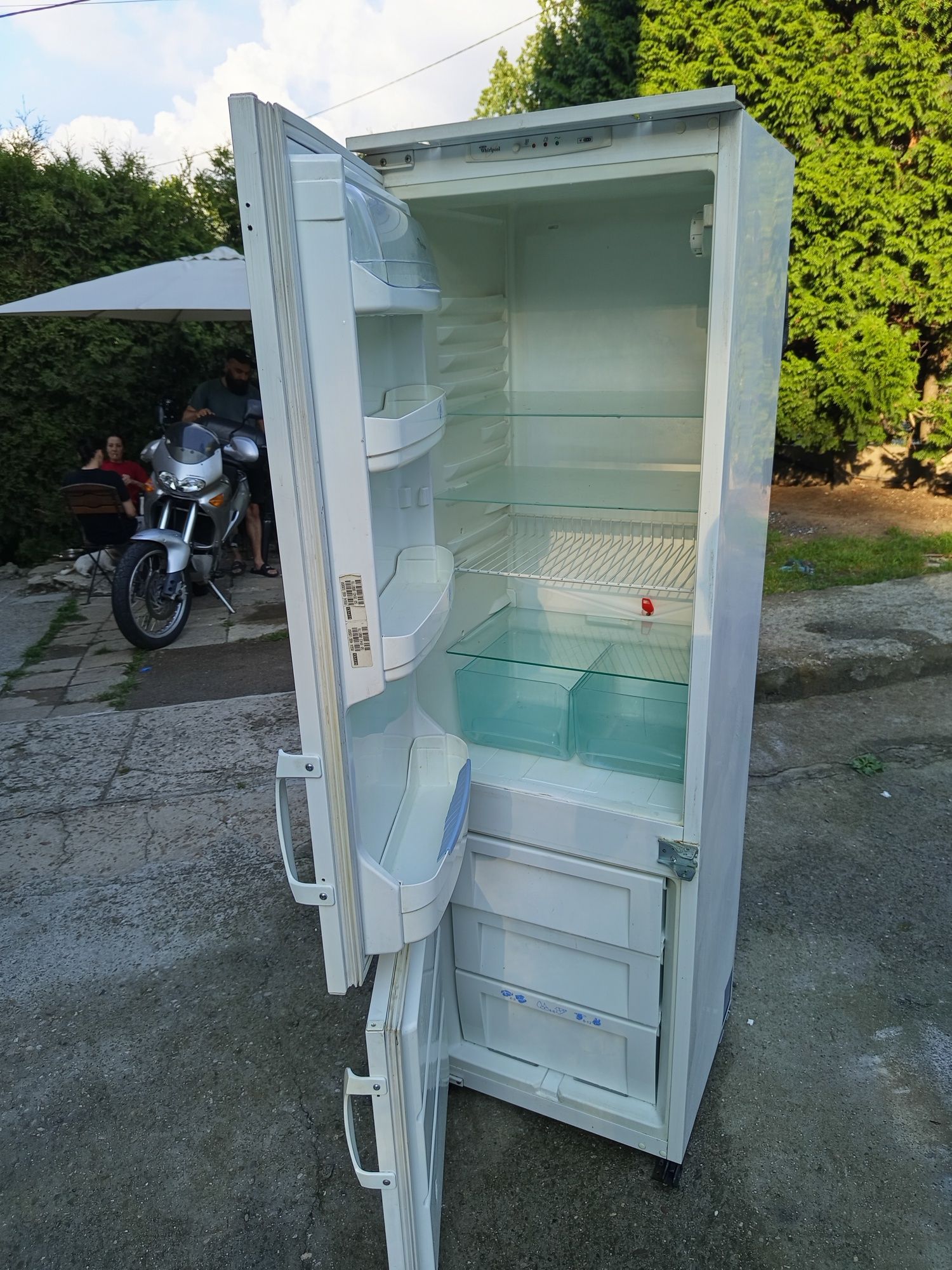 Sprzedam lodówkę Whirlpool sprawną