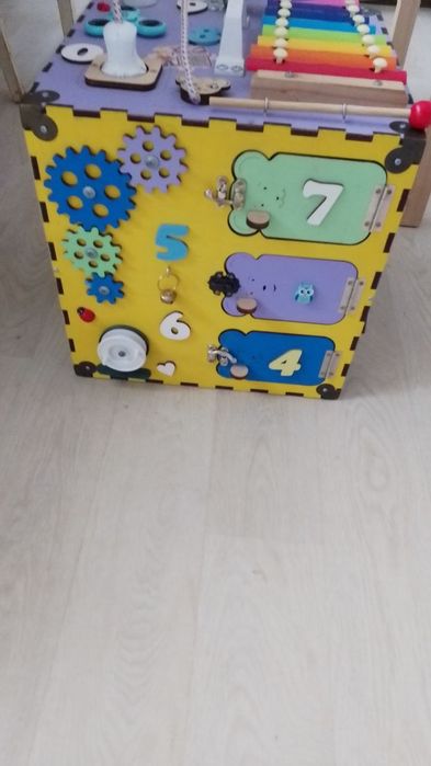 ЦІНУ ЗНИЖЕНО! Бізікуб 30Х30Х30 см розвиваючий куб, стан хороший