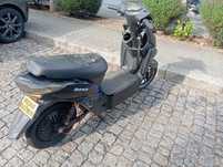 Moto elétrica c/carregador