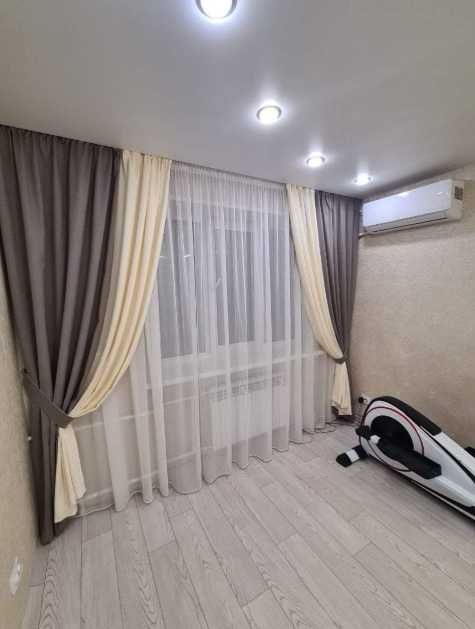 комплект штор двоколірних мікровелюр пошитих на тасьмі