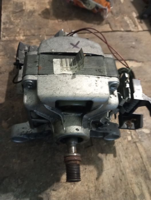 Мотор стиральной машины.