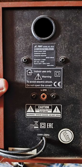 Акустика R215 В хорошем состоянии.