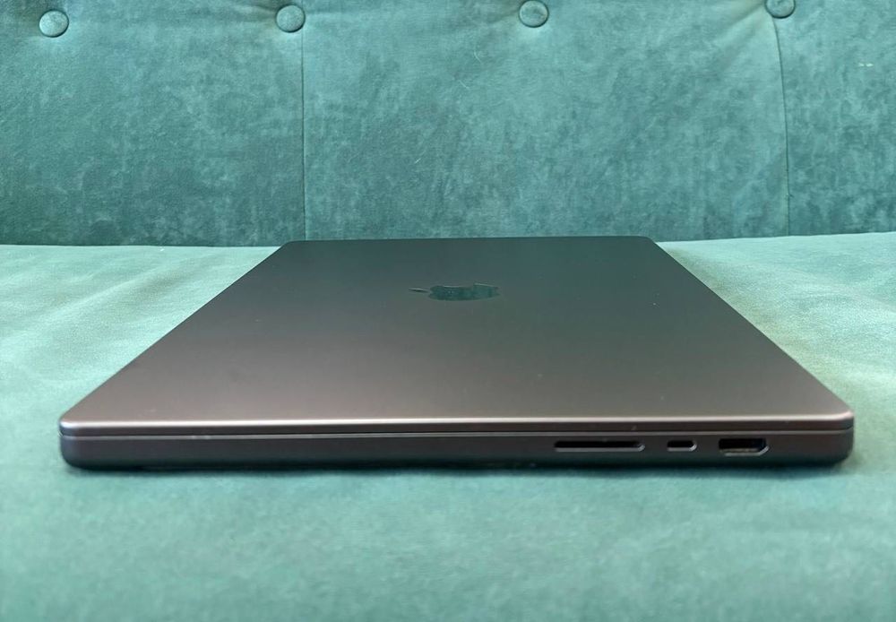 MacBook Pro 16" Space Black Late 2023 M3 max , 96GB , 1TB ssd