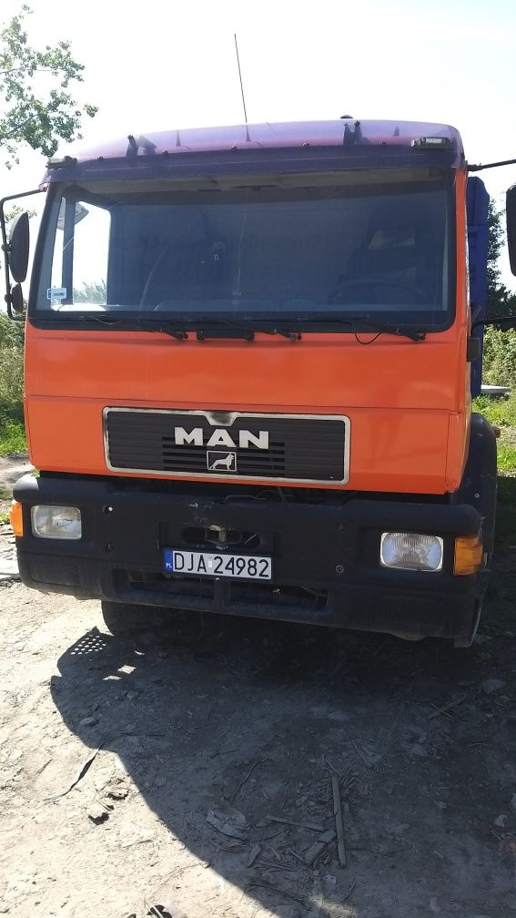 AUTO Ciezarowe MAN 18 284