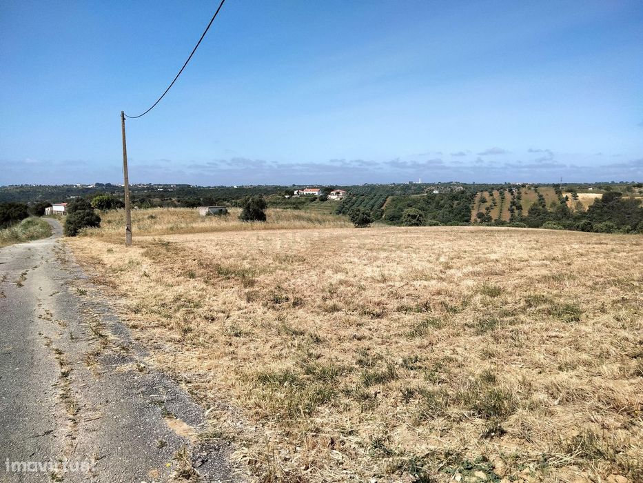 Terreno urbano em Azoia de Cima