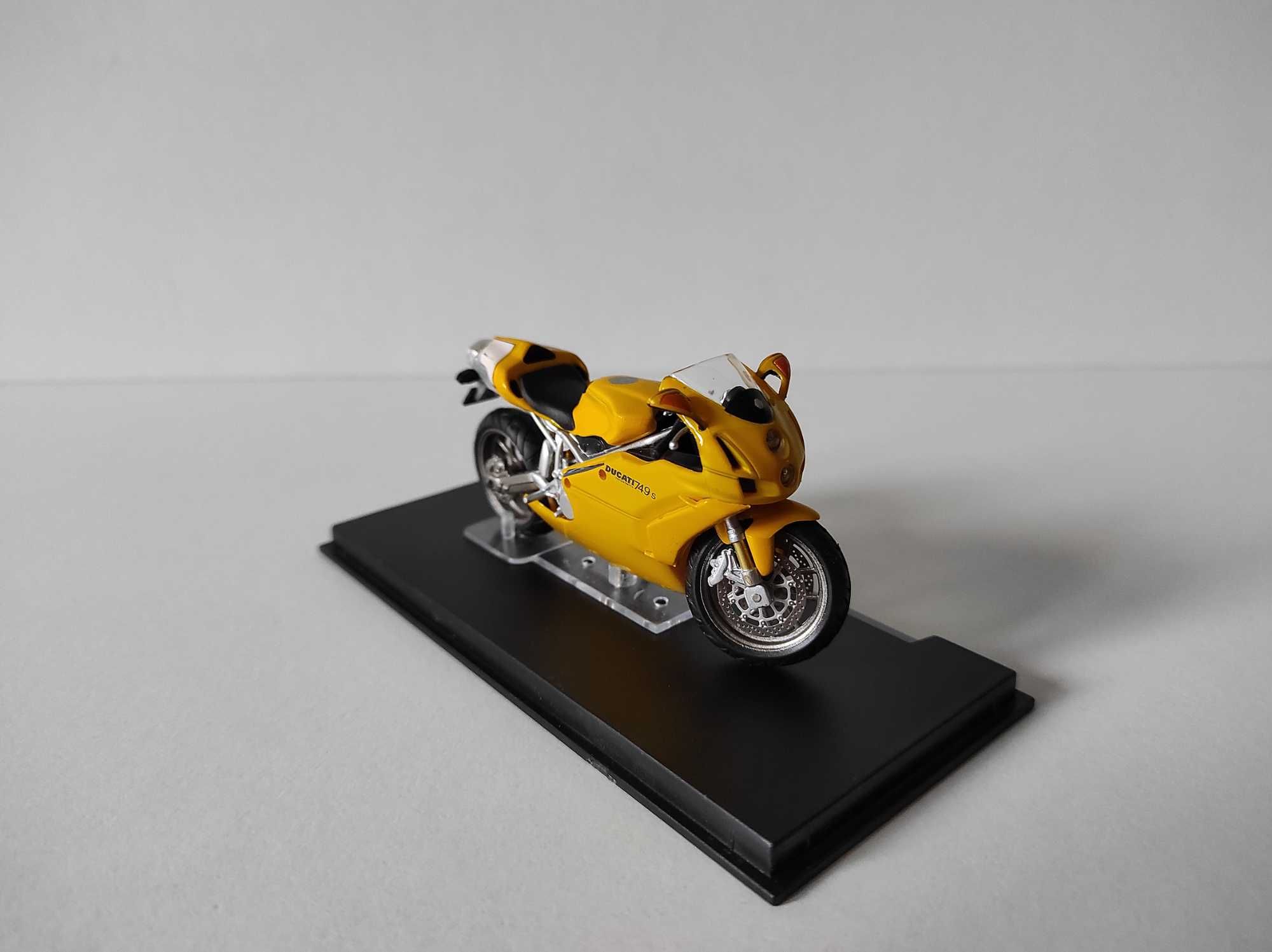 Ducati 749s 2003 Motor Motocykl 1:24