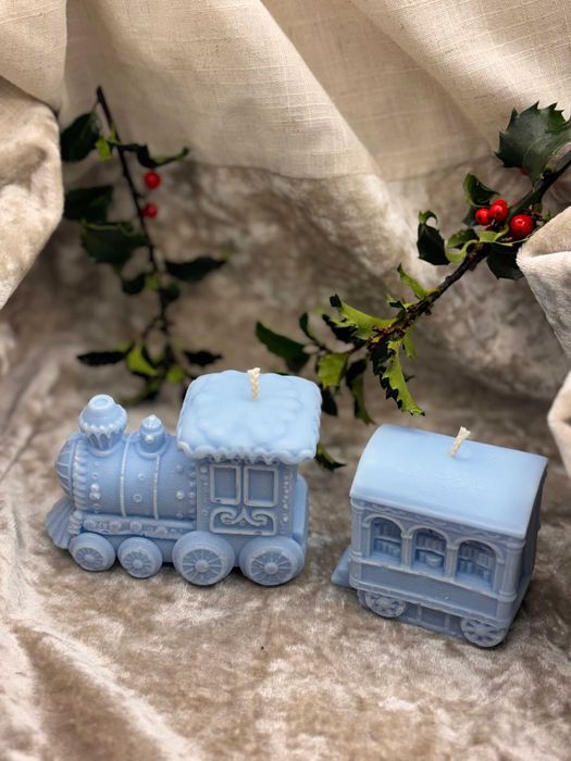 Piękny zestaw świątecznych świec świeczek pociąg i wagonik