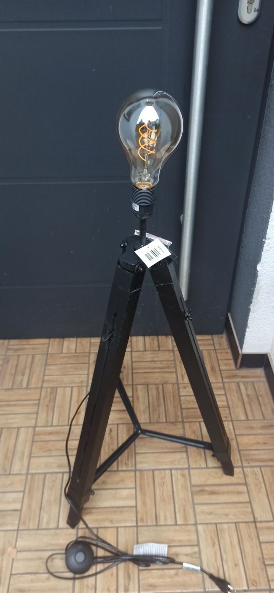 Lampa stojąca trójnóg stelaż drewniana loftowa
