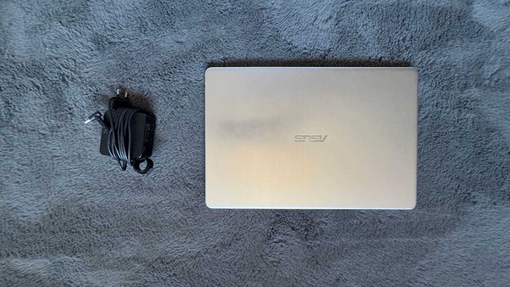 Laptop ASUS VivoBook S15 – i7 8. gen / SSD 1 TB + 120 GB /