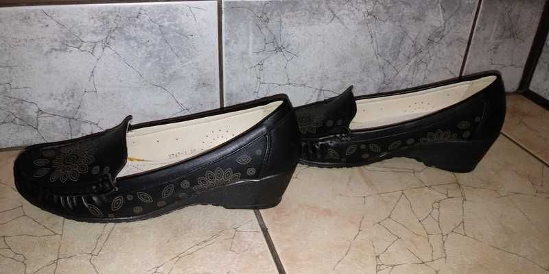 eleganckie czarne skórzane mokasyny  folk etno góralskie Vices 39