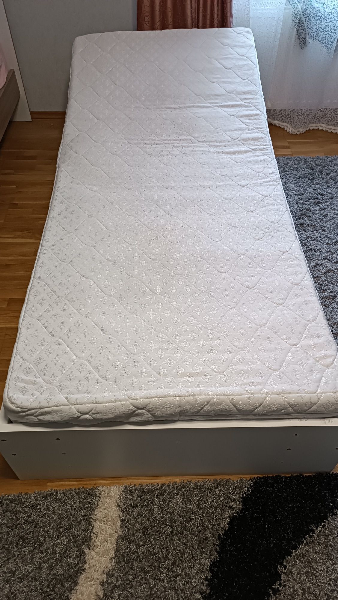 Ліжко фірми Ikea з матрацом  2 м дов, 0.9 см шир