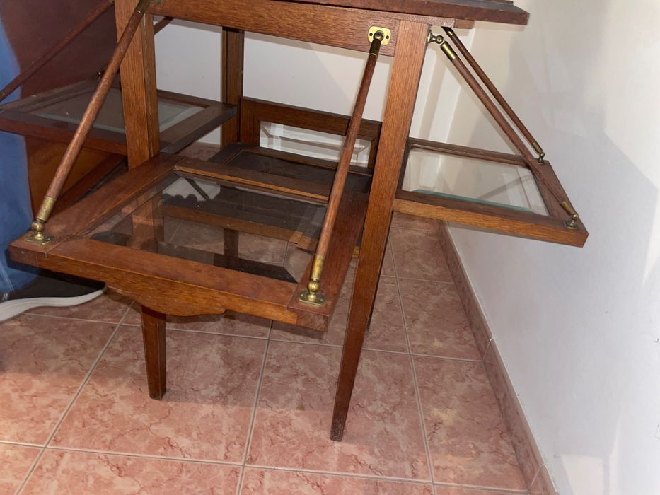 Móvel vitrine estrelado