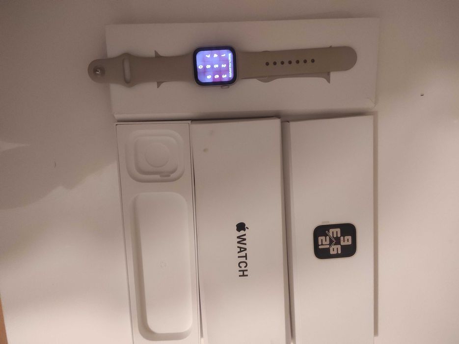 Apple Watch SE (2. generacja) 40mm GPS – Starlight