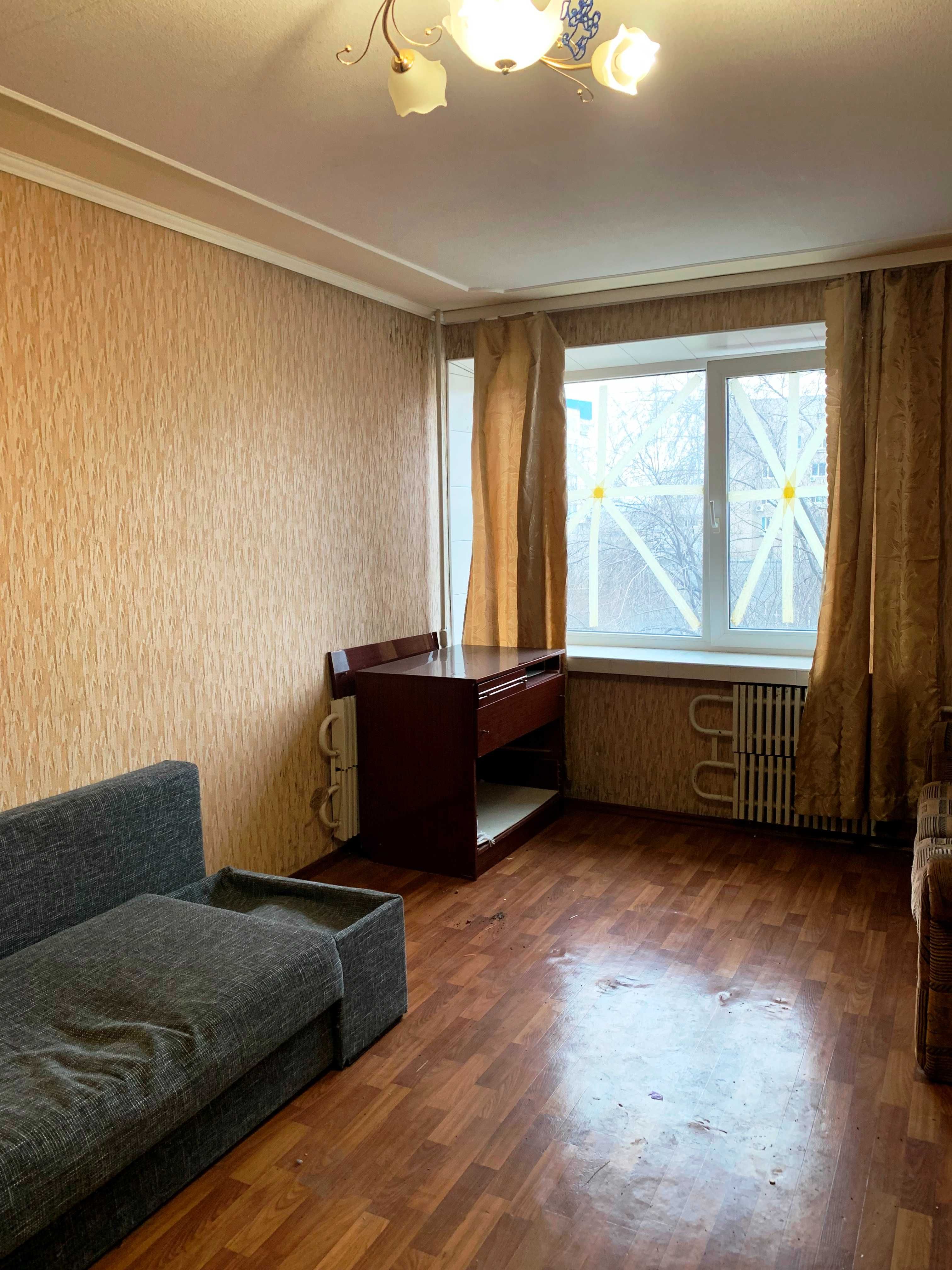 Продам 1 комнатную гостинку метро Малышева