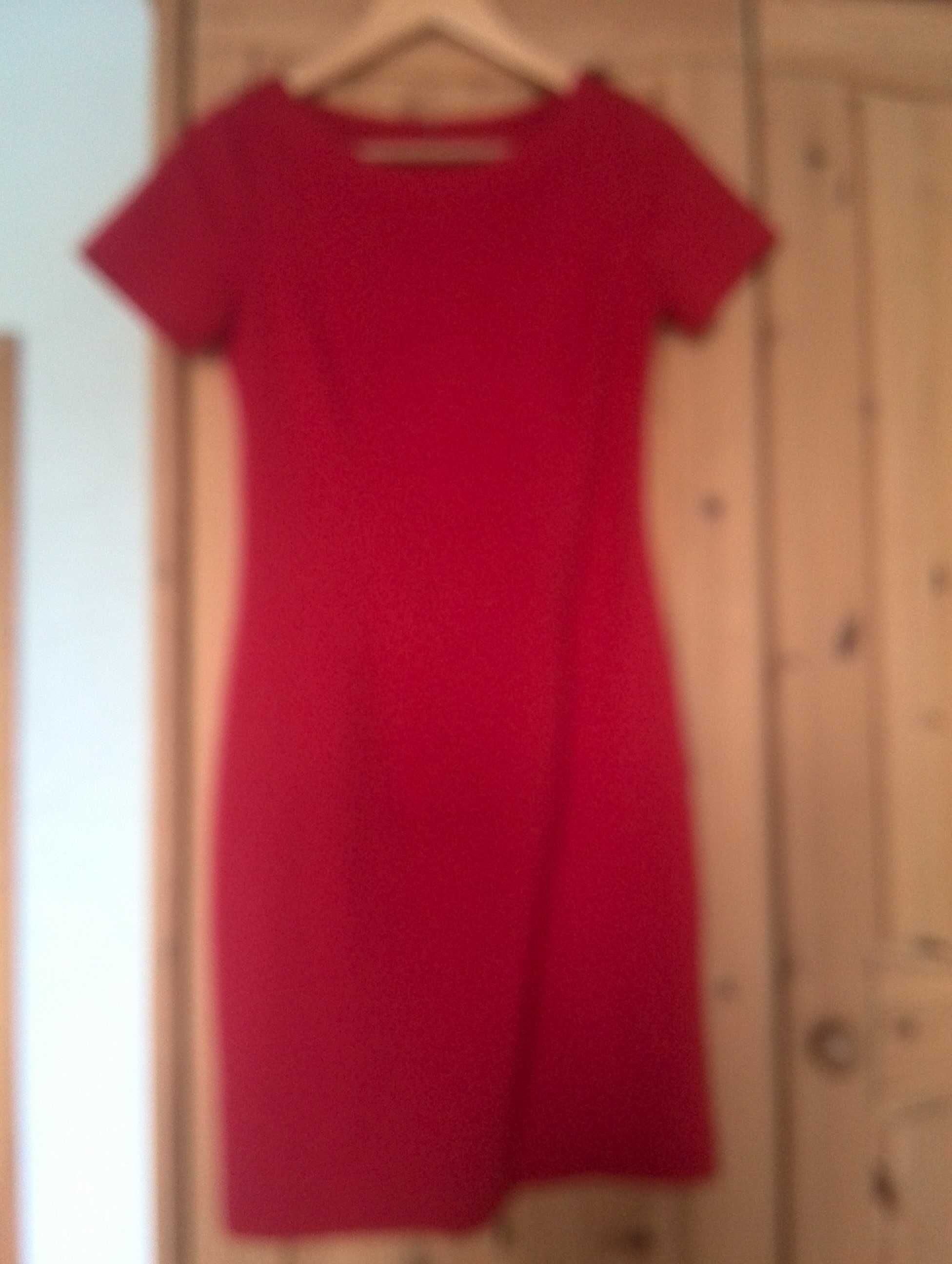 Красное платье футляр, офисное базовое, 36 размер. Германия
