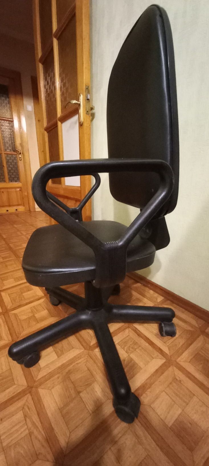 Продам офисное кресло