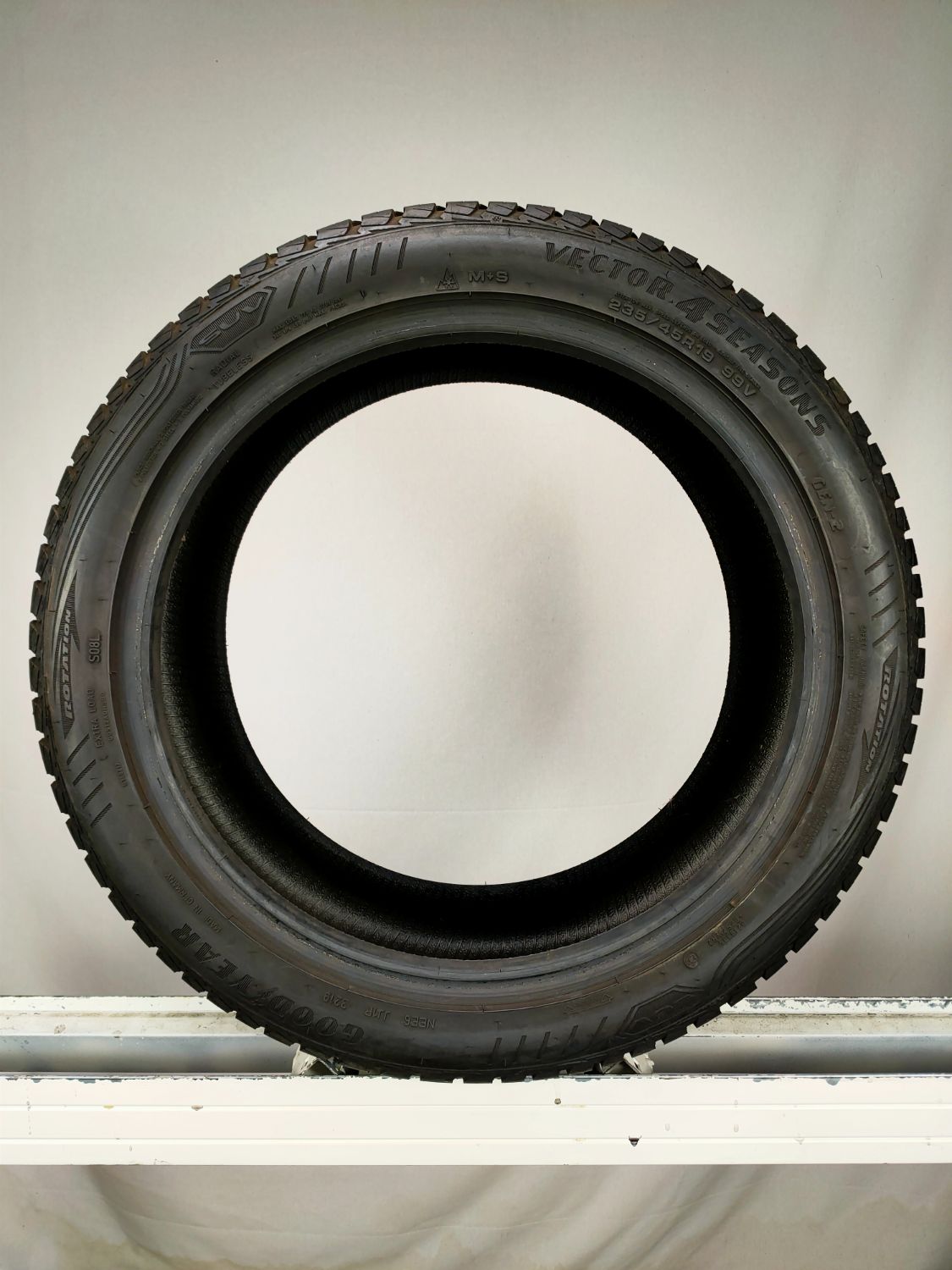 Opony 235/45R19 całoroczne 235/45/19 GOODYEAR (4x4/SUV) OO14362