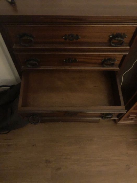 Comoda em madeira pura como nova