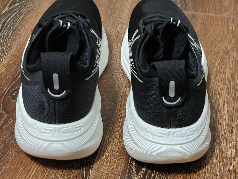 Оригінал 100% чоловічі кросівки asics nimbus 27   eur 48