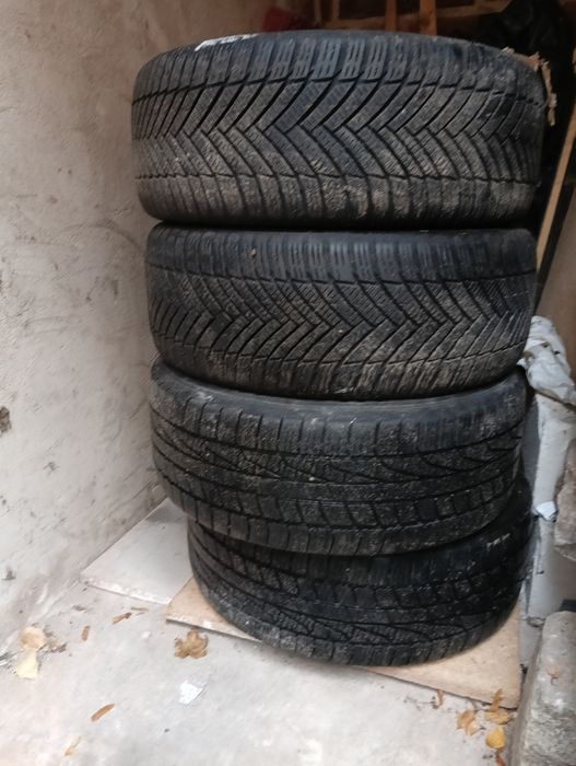 4 opony wielosezonowe 215/50R17