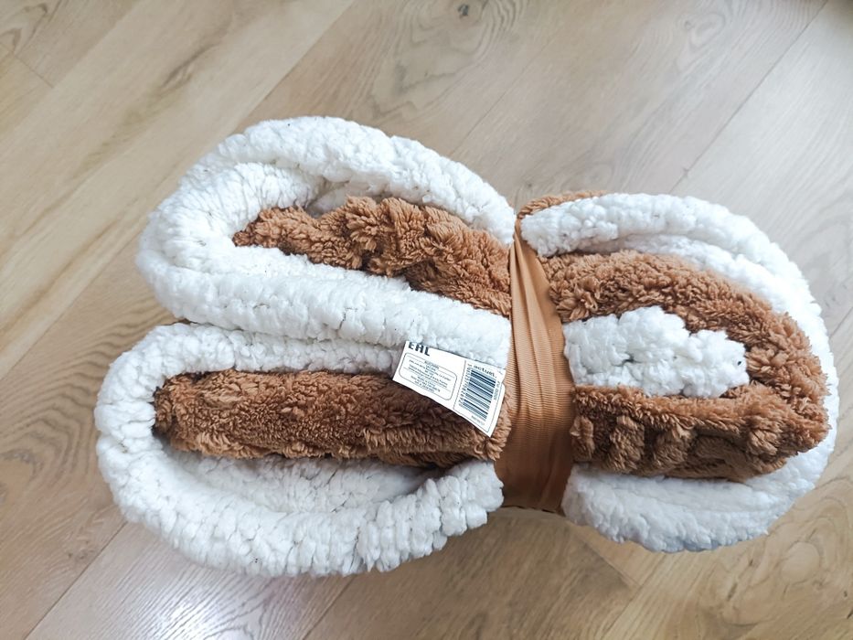 Nowy koc 125 X 150 cm pled brazowo- biały